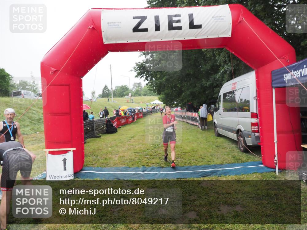21.06.2025 - 27. Vierlanden-Triathlon MichiJ http://msf.ph/oto/8049217 15.06.2026 14:23:49 Ziel 1184, 1247 meine-sportfotos.de