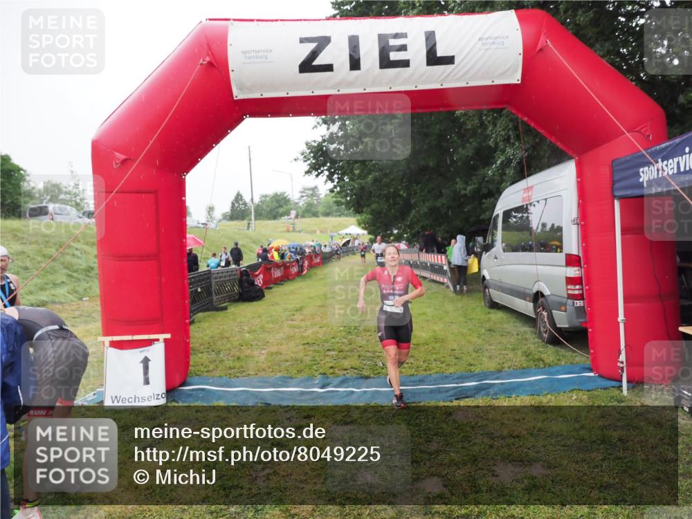 21.06.2025 - 27. Vierlanden-Triathlon MichiJ http://msf.ph/oto/8049225 15.06.2026 14:23:50 Ziel 1184, 1247, 1267 meine-sportfotos.de