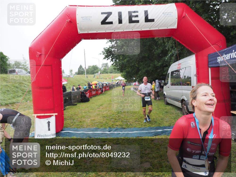 21.06.2025 - 27. Vierlanden-Triathlon MichiJ http://msf.ph/oto/8049232 15.06.2026 14:23:53 Ziel 1184, 1267 meine-sportfotos.de