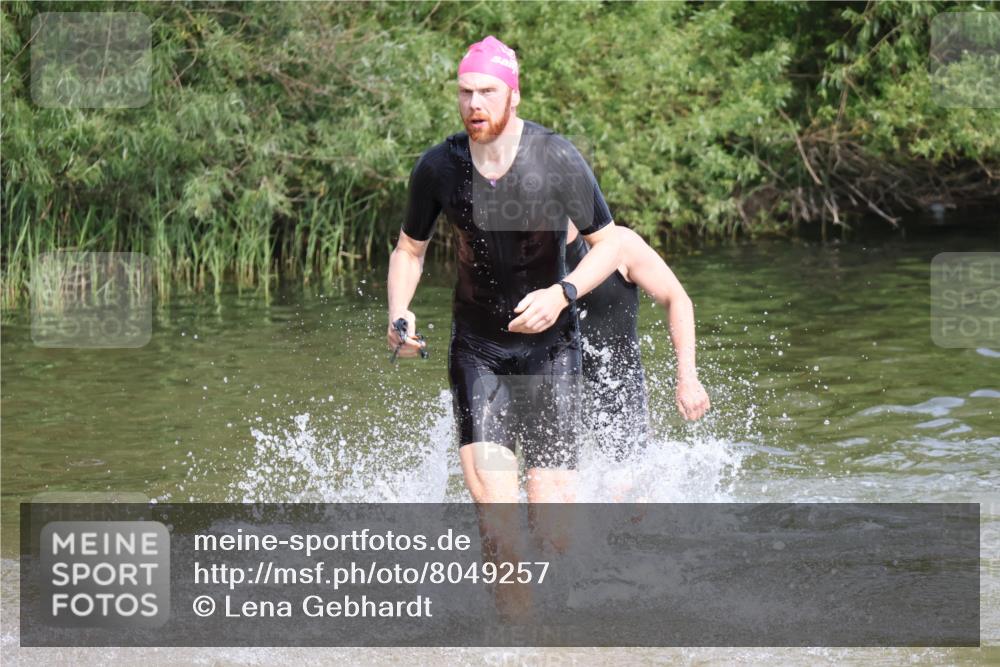 15.06.2025 - 27. Vierlanden-Triathlon Lena Gebhardt http://msf.ph/oto/8049257 15.06.2025 09:51:55 Schwimmen 282, 288, 292 meine-sportfotos.de