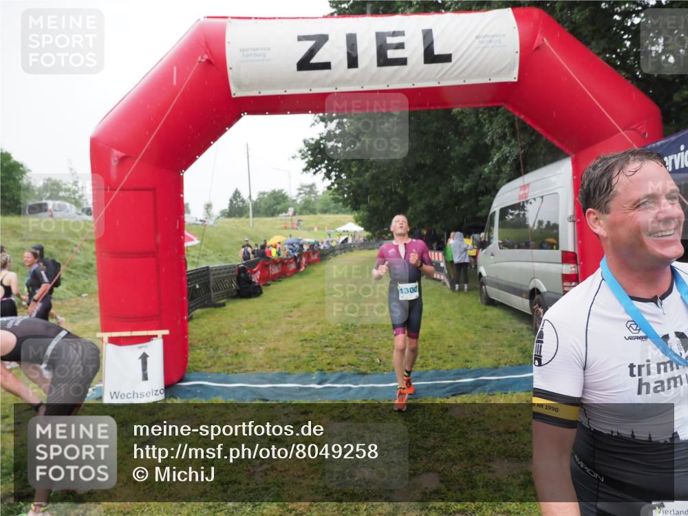 21.06.2025 - 27. Vierlanden-Triathlon MichiJ http://msf.ph/oto/8049258 15.06.2026 14:23:58 Ziel 1267, 1300 meine-sportfotos.de