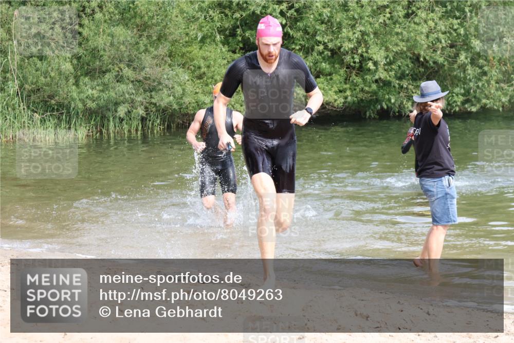 15.06.2025 - 27. Vierlanden-Triathlon Lena Gebhardt http://msf.ph/oto/8049263 15.06.2025 09:51:57 Schwimmen 282, 288, 292 meine-sportfotos.de