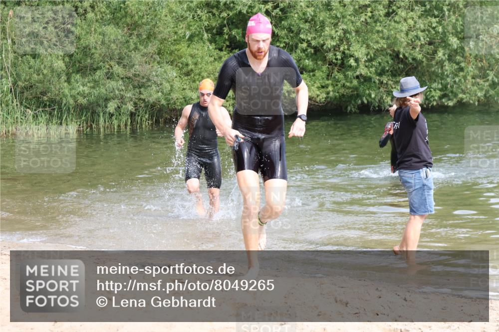 15.06.2025 - 27. Vierlanden-Triathlon Lena Gebhardt http://msf.ph/oto/8049265 15.06.2025 09:51:57 Schwimmen 282, 288, 292 meine-sportfotos.de