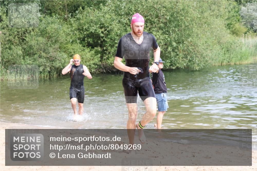 15.06.2025 - 27. Vierlanden-Triathlon Lena Gebhardt http://msf.ph/oto/8049269 15.06.2025 09:51:58 Schwimmen 282, 288, 292 meine-sportfotos.de