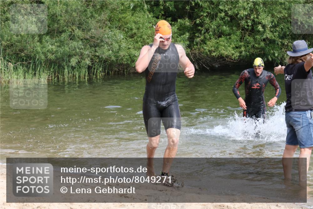 15.06.2025 - 27. Vierlanden-Triathlon Lena Gebhardt http://msf.ph/oto/8049271 15.06.2025 09:51:59 Schwimmen 282, 288, 292 meine-sportfotos.de