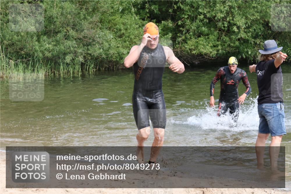 15.06.2025 - 27. Vierlanden-Triathlon Lena Gebhardt http://msf.ph/oto/8049273 15.06.2025 09:51:59 Schwimmen 282, 288, 292 meine-sportfotos.de