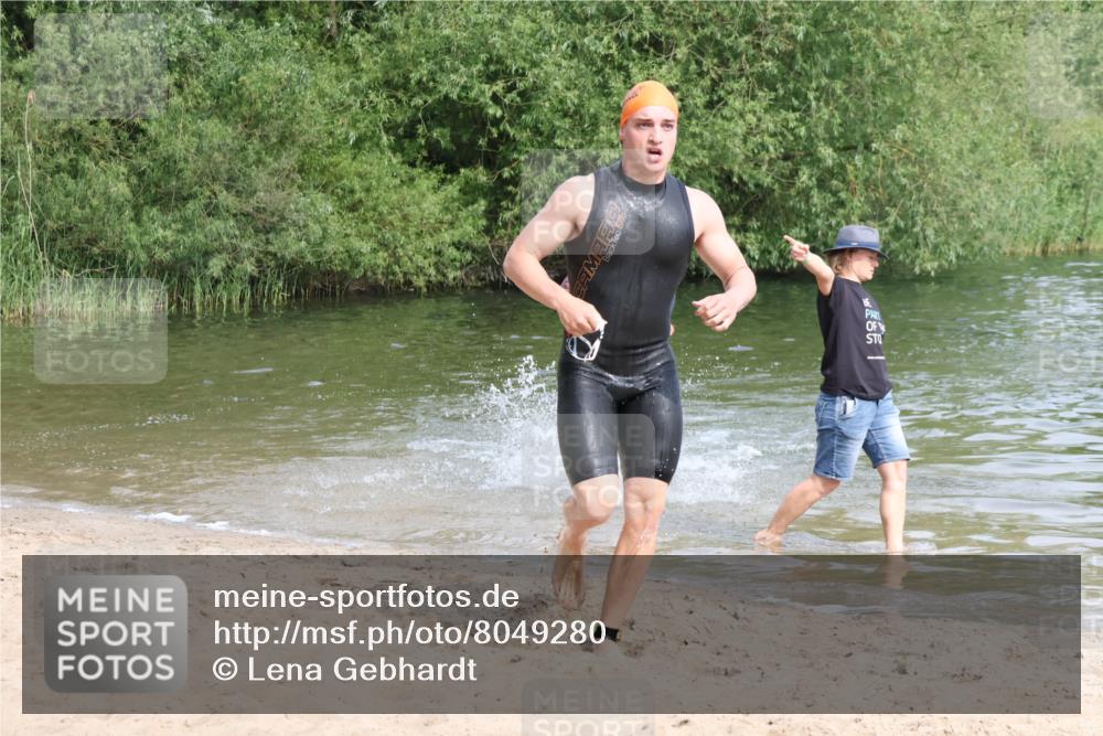 15.06.2025 - 27. Vierlanden-Triathlon Lena Gebhardt http://msf.ph/oto/8049280 15.06.2025 09:52:00 Schwimmen 282, 288, 292 meine-sportfotos.de