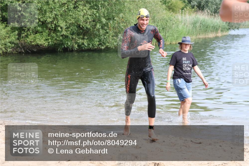 15.06.2025 - 27. Vierlanden-Triathlon Lena Gebhardt http://msf.ph/oto/8049294 15.06.2025 09:52:02 Schwimmen 282, 288, 292 meine-sportfotos.de