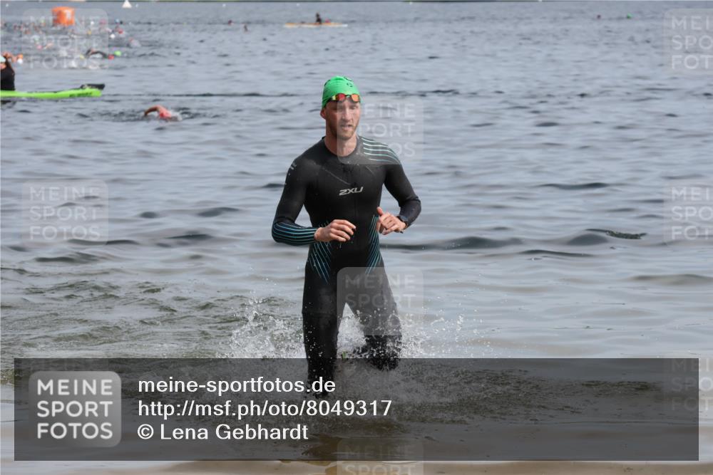 15.06.2025 - 27. Vierlanden-Triathlon Lena Gebhardt http://msf.ph/oto/8049317 15.06.2025 09:52:42 Schwimmen 313 meine-sportfotos.de