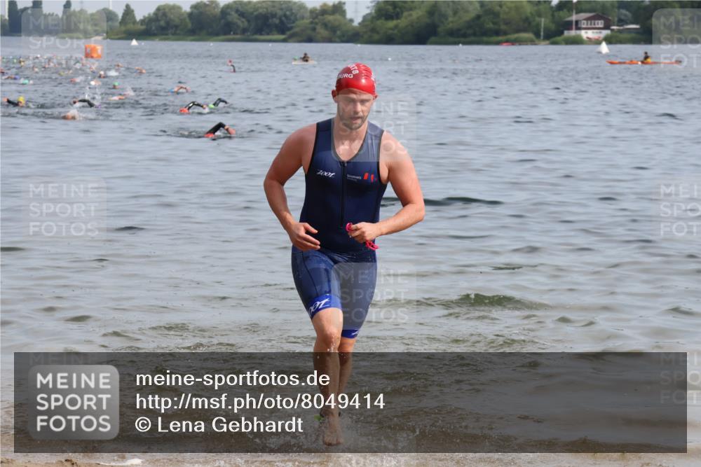 15.06.2025 - 27. Vierlanden-Triathlon Lena Gebhardt http://msf.ph/oto/8049414 15.06.2025 09:53:20 Schwimmen 304 meine-sportfotos.de