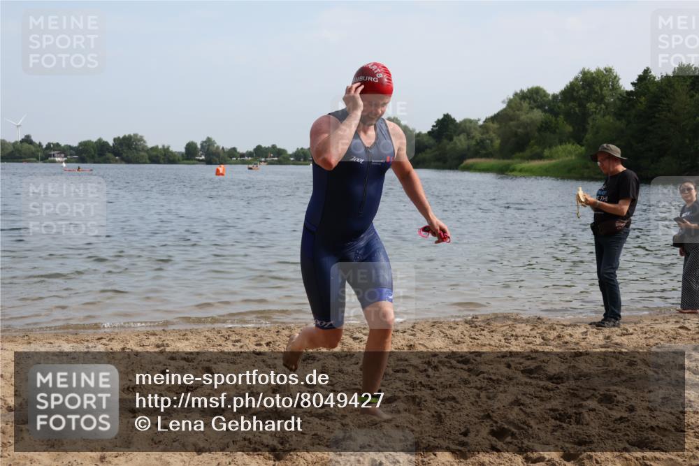 15.06.2025 - 27. Vierlanden-Triathlon Lena Gebhardt http://msf.ph/oto/8049427 15.06.2025 09:53:23 Schwimmen 304 meine-sportfotos.de