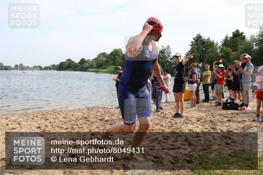 15.06.2025 - 27. Vierlanden-Triathlon Lena Gebhardt http://msf.ph/oto/8049431 15.06.2025 09:53:23 Schwimmen 304 meine-sportfotos.de