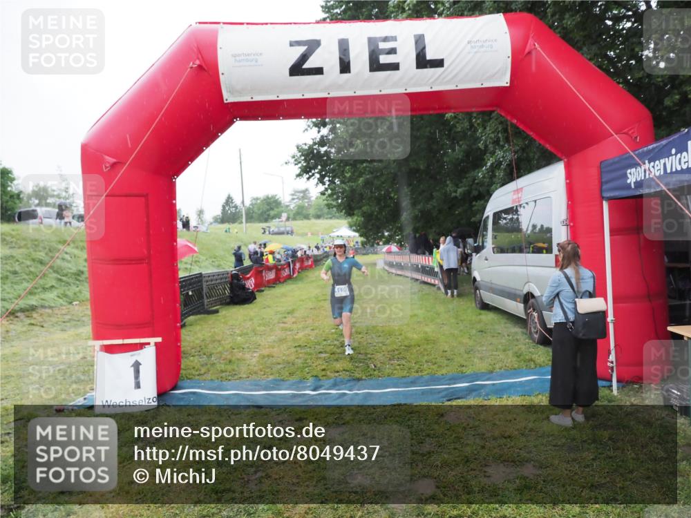 21.06.2025 - 27. Vierlanden-Triathlon MichiJ http://msf.ph/oto/8049437 15.06.2026 14:25:23 Ziel 1199 meine-sportfotos.de
