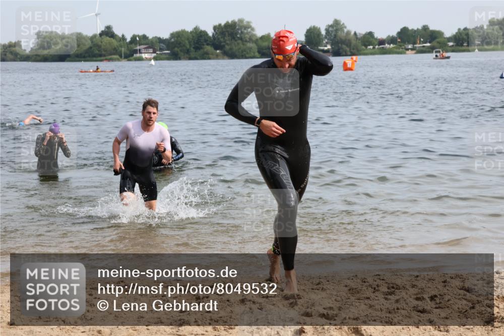 15.06.2025 - 27. Vierlanden-Triathlon Lena Gebhardt http://msf.ph/oto/8049532 15.06.2025 09:54:13 Schwimmen 255, 261, 267, 302, 337, 342, 356 meine-sportfotos.de