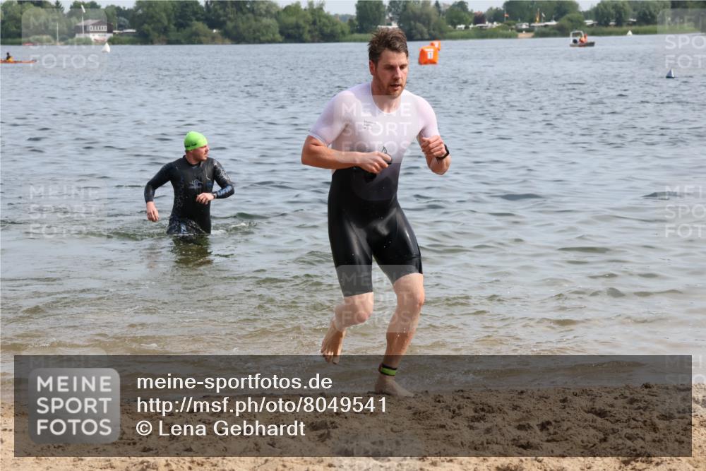 15.06.2025 - 27. Vierlanden-Triathlon Lena Gebhardt http://msf.ph/oto/8049541 15.06.2025 09:54:15 Schwimmen 253, 255, 261, 267, 302, 337, 342, 356 meine-sportfotos.de