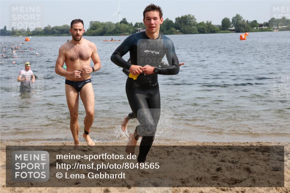 15.06.2025 - 27. Vierlanden-Triathlon Lena Gebhardt http://msf.ph/oto/8049565 15.06.2025 09:54:22 Schwimmen 253, 255, 261, 302, 318, 337, 342, 354 meine-sportfotos.de