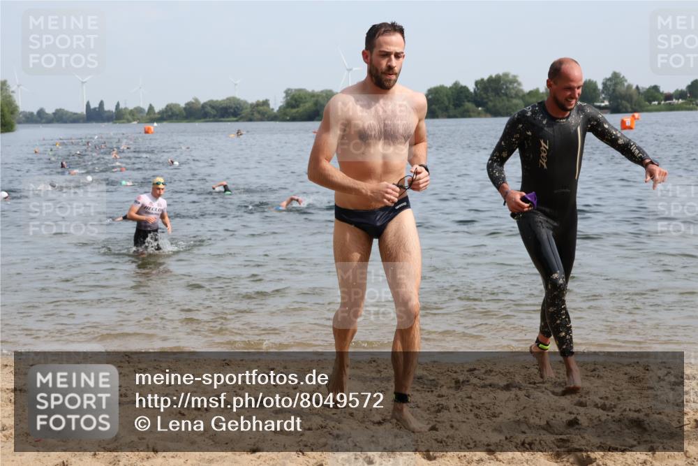 15.06.2025 - 27. Vierlanden-Triathlon Lena Gebhardt http://msf.ph/oto/8049572 15.06.2025 09:54:23 Schwimmen 253, 255, 261, 302, 318, 337, 342, 354 meine-sportfotos.de