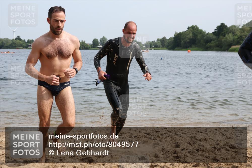 15.06.2025 - 27. Vierlanden-Triathlon Lena Gebhardt http://msf.ph/oto/8049577 15.06.2025 09:54:23 Schwimmen 253, 255, 261, 302, 318, 337, 342, 354 meine-sportfotos.de