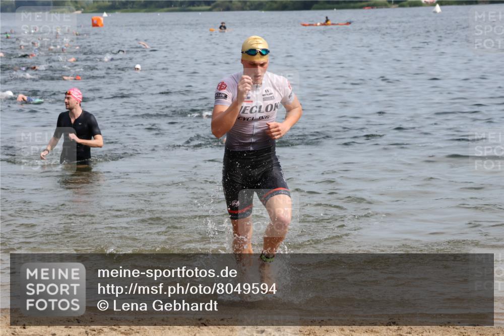 15.06.2025 - 27. Vierlanden-Triathlon Lena Gebhardt http://msf.ph/oto/8049594 15.06.2025 09:54:27 Schwimmen 253, 255, 261, 262, 318, 337, 342, 354 meine-sportfotos.de