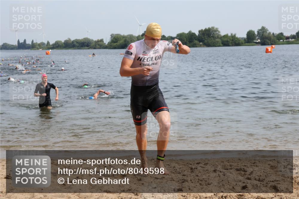 15.06.2025 - 27. Vierlanden-Triathlon Lena Gebhardt http://msf.ph/oto/8049598 15.06.2025 09:54:28 Schwimmen 253, 255, 261, 262, 318, 342, 354 meine-sportfotos.de