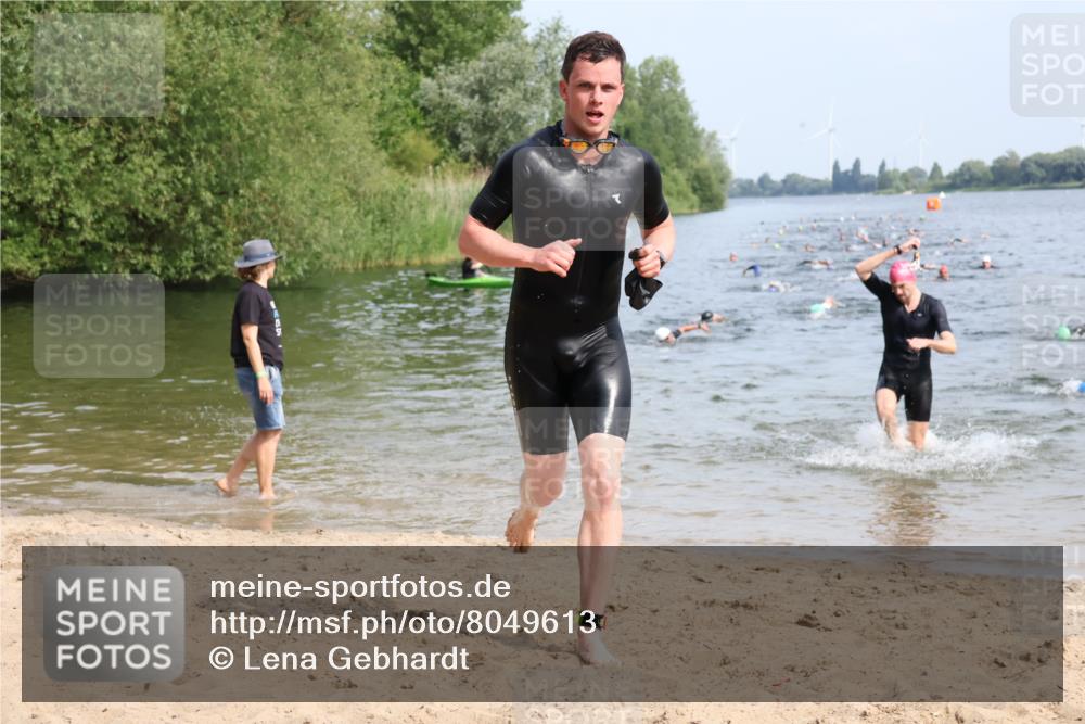 15.06.2025 - 27. Vierlanden-Triathlon Lena Gebhardt http://msf.ph/oto/8049613 15.06.2025 09:54:31 Schwimmen 253, 255, 261, 262, 294, 318, 342, 354 meine-sportfotos.de