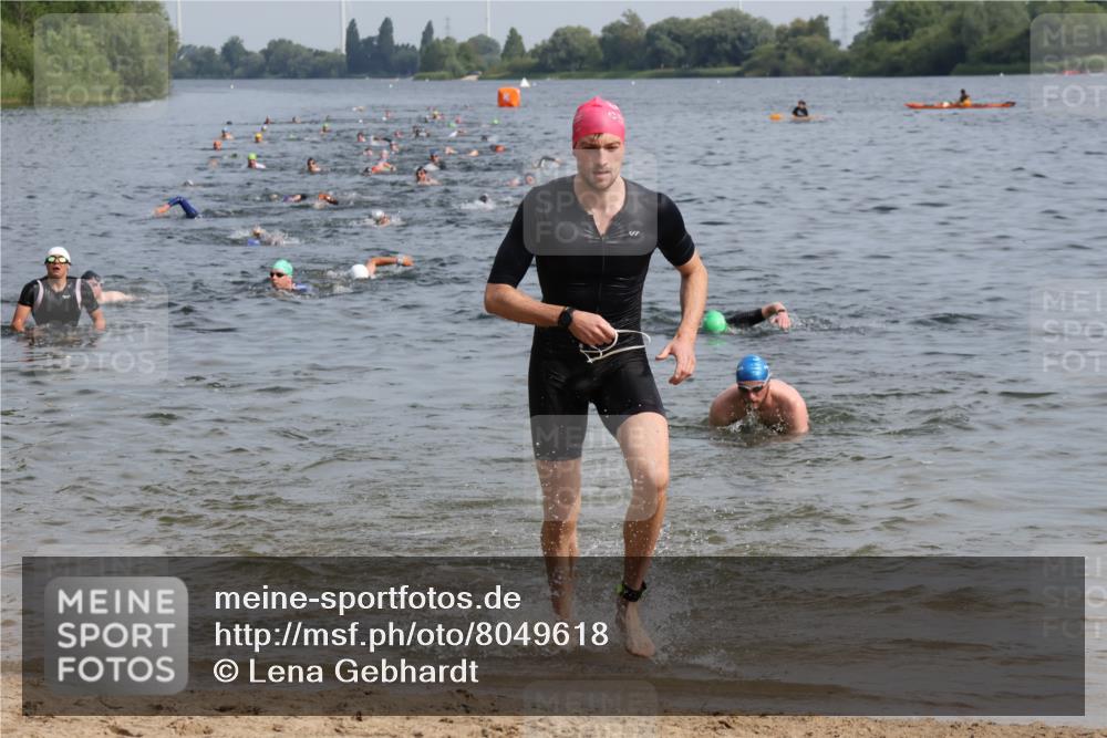 15.06.2025 - 27. Vierlanden-Triathlon Lena Gebhardt http://msf.ph/oto/8049618 15.06.2025 09:54:34 Schwimmen 253, 262, 294, 318, 354 meine-sportfotos.de