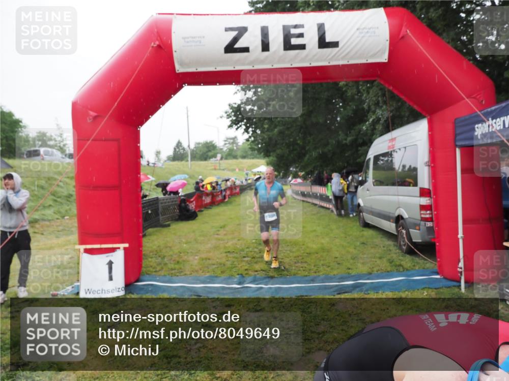 21.06.2025 - 27. Vierlanden-Triathlon MichiJ http://msf.ph/oto/8049649 15.06.2026 14:27:13 Ziel 1256, 1305 meine-sportfotos.de