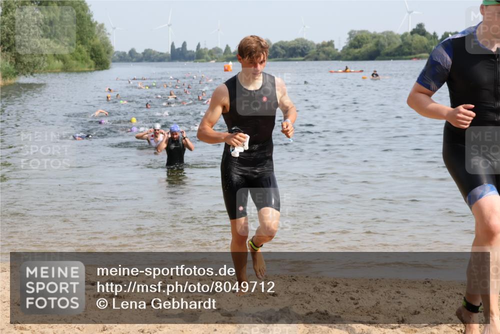 15.06.2025 - 27. Vierlanden-Triathlon Lena Gebhardt http://msf.ph/oto/8049712 15.06.2025 09:54:57 Schwimmen 319, 326, 336, 344, 361 meine-sportfotos.de
