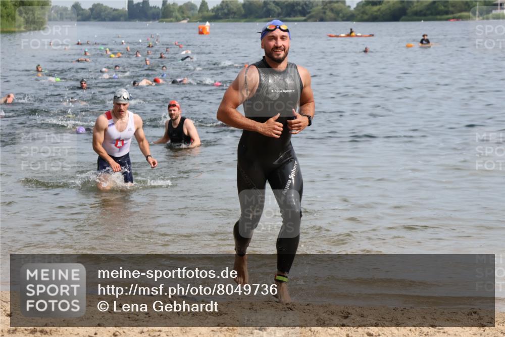 15.06.2025 - 27. Vierlanden-Triathlon Lena Gebhardt http://msf.ph/oto/8049736 15.06.2025 09:55:04 Schwimmen 299, 311, 326, 336, 344 meine-sportfotos.de