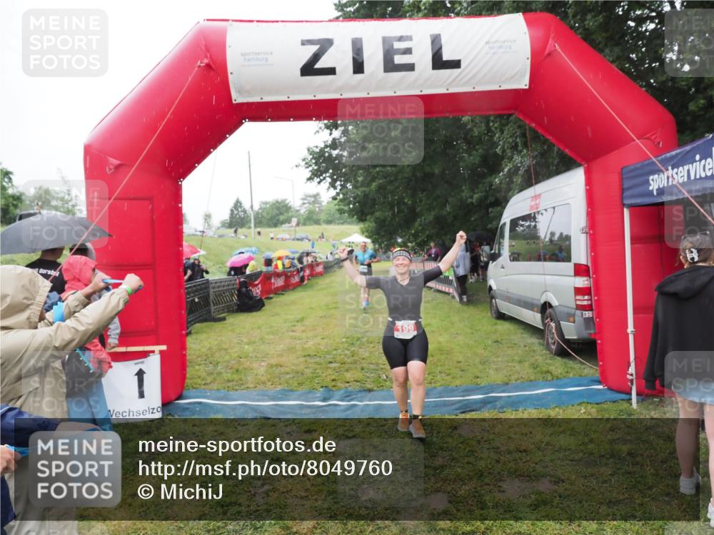 21.06.2025 - 27. Vierlanden-Triathlon MichiJ http://msf.ph/oto/8049760 15.06.2026 14:27:46 Ziel 199, 1314 meine-sportfotos.de