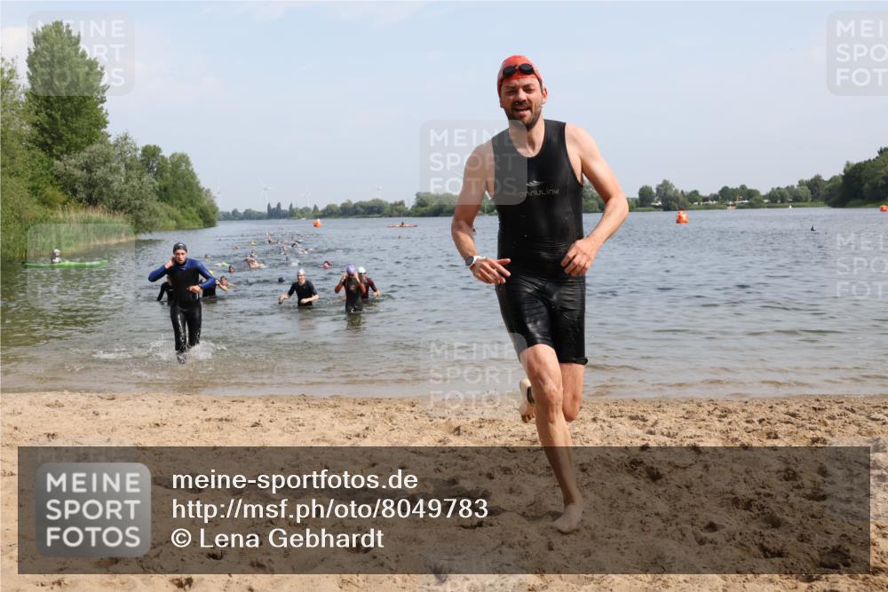 15.06.2025 - 27. Vierlanden-Triathlon Lena Gebhardt http://msf.ph/oto/8049783 15.06.2025 09:55:13 Schwimmen 299, 306, 311, 326, 348, 353 meine-sportfotos.de