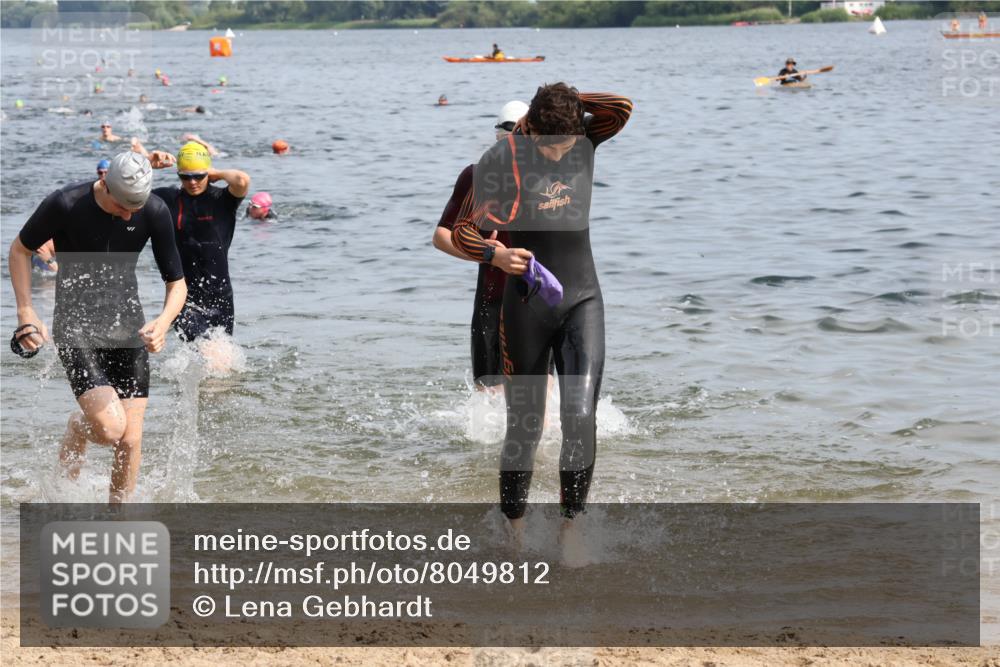 15.06.2025 - 27. Vierlanden-Triathlon Lena Gebhardt http://msf.ph/oto/8049812 15.06.2025 09:55:19 Schwimmen 299, 306, 311, 316, 327, 335, 348, 353 meine-sportfotos.de