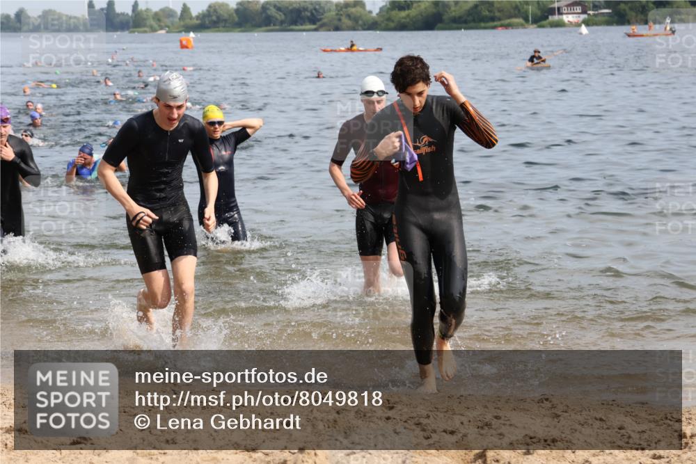 15.06.2025 - 27. Vierlanden-Triathlon Lena Gebhardt http://msf.ph/oto/8049818 15.06.2025 09:55:20 Schwimmen 299, 306, 311, 316, 327, 335, 348, 353 meine-sportfotos.de