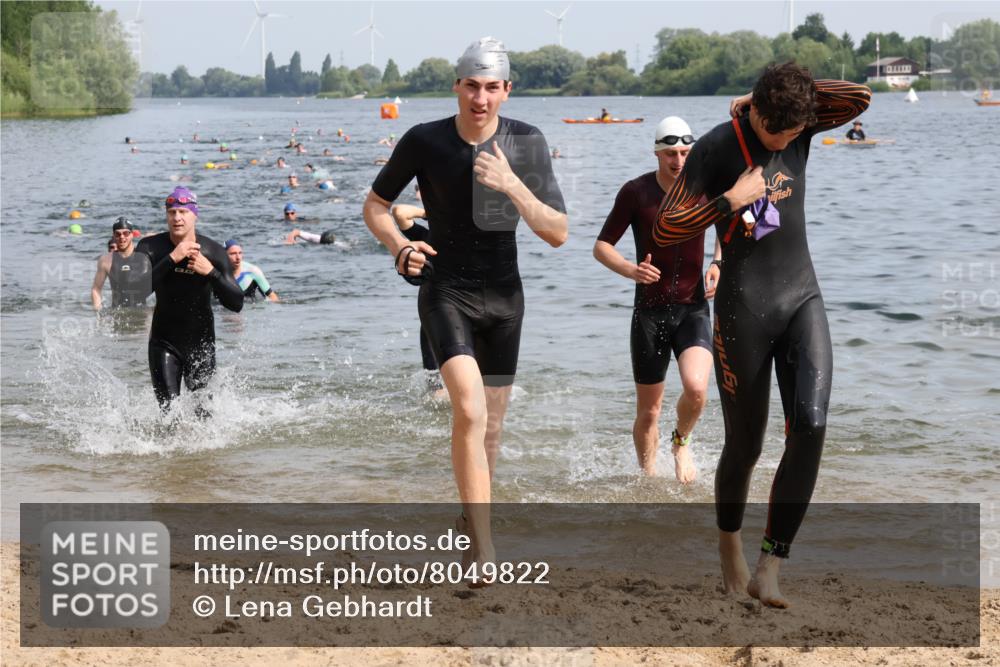 15.06.2025 - 27. Vierlanden-Triathlon Lena Gebhardt http://msf.ph/oto/8049822 15.06.2025 09:55:21 Schwimmen 299, 306, 316, 327, 329, 335, 348, 353 meine-sportfotos.de