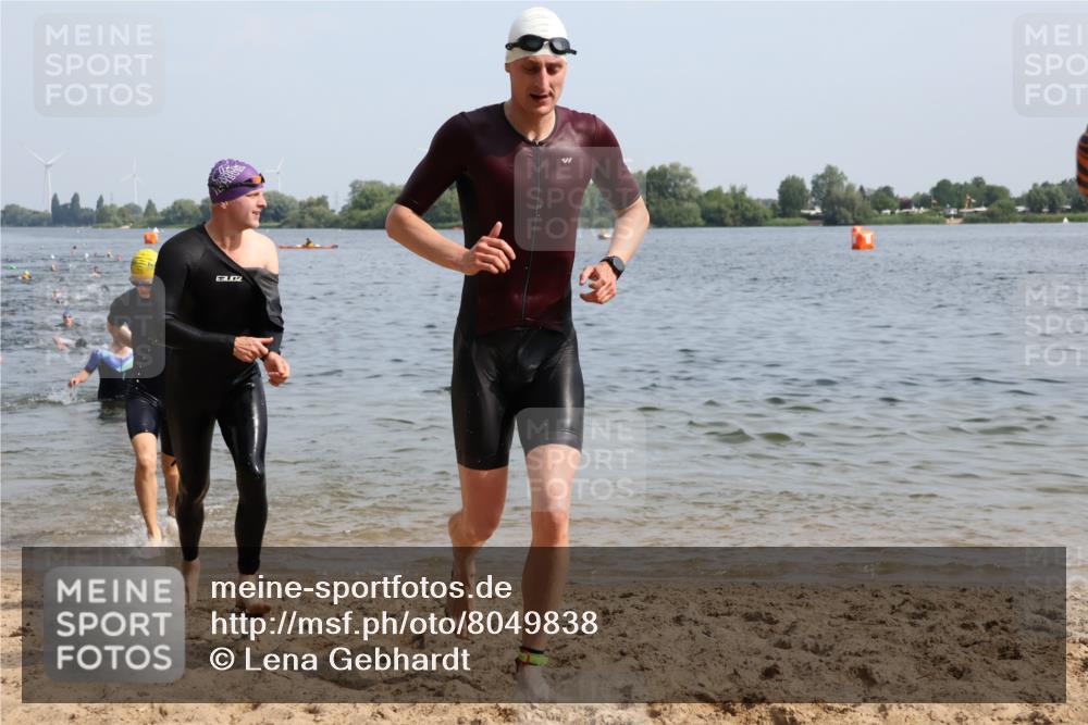 15.06.2025 - 27. Vierlanden-Triathlon Lena Gebhardt http://msf.ph/oto/8049838 15.06.2025 09:55:24 Schwimmen 272, 306, 316, 327, 329, 335, 348, 353, 548 meine-sportfotos.de