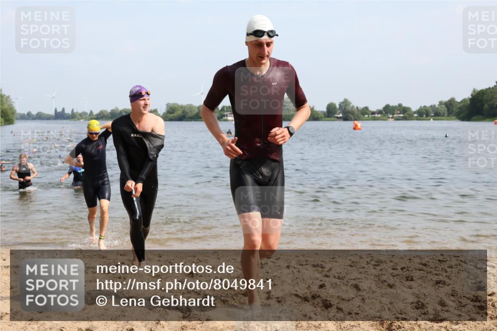 15.06.2025 - 27. Vierlanden-Triathlon Lena Gebhardt http://msf.ph/oto/8049841 15.06.2025 09:55:24 Schwimmen 272, 306, 316, 327, 329, 335, 348, 353, 548 meine-sportfotos.de