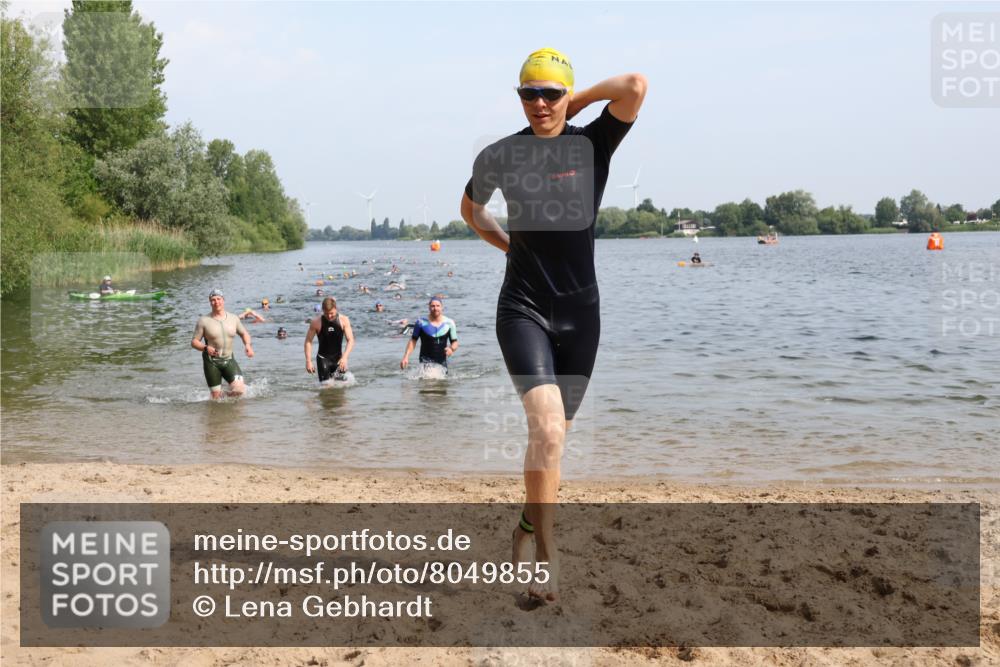 15.06.2025 - 27. Vierlanden-Triathlon Lena Gebhardt http://msf.ph/oto/8049855 15.06.2025 09:55:26 Schwimmen 272, 306, 316, 327, 329, 335, 348, 353, 548 meine-sportfotos.de