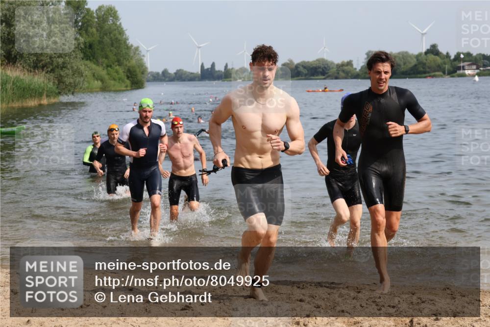 15.06.2025 - 27. Vierlanden-Triathlon Lena Gebhardt http://msf.ph/oto/8049925 15.06.2025 09:55:49 Schwimmen 273, 280, 283, 300, 303, 308, 310, 312, 322, 331, 338 meine-sportfotos.de