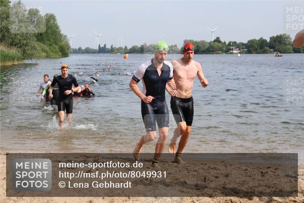 15.06.2025 - 27. Vierlanden-Triathlon Lena Gebhardt http://msf.ph/oto/8049931 15.06.2025 09:55:51 Schwimmen 273, 280, 283, 300, 303, 308, 310, 312, 322, 331, 338 meine-sportfotos.de