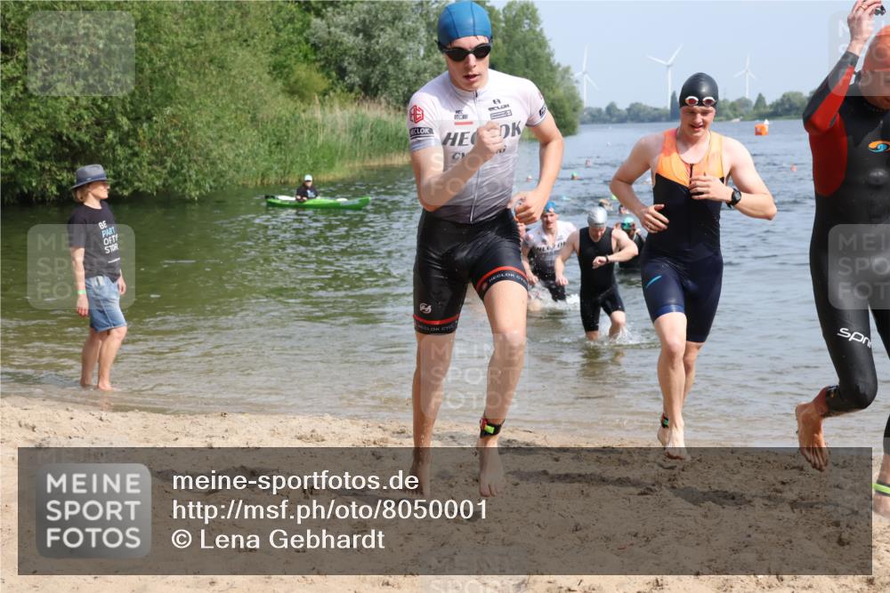 15.06.2025 - 27. Vierlanden-Triathlon Lena Gebhardt http://msf.ph/oto/8050001 15.06.2025 09:56:07 Schwimmen 268, 277, 285, 310, 312, 314, 315, 349, 357 meine-sportfotos.de