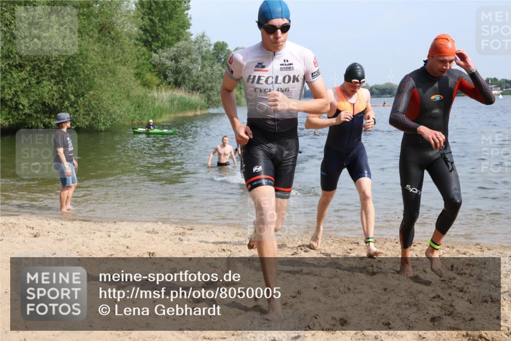 15.06.2025 - 27. Vierlanden-Triathlon Lena Gebhardt http://msf.ph/oto/8050005 15.06.2025 09:56:07 Schwimmen 268, 277, 285, 310, 312, 314, 315, 349, 357 meine-sportfotos.de
