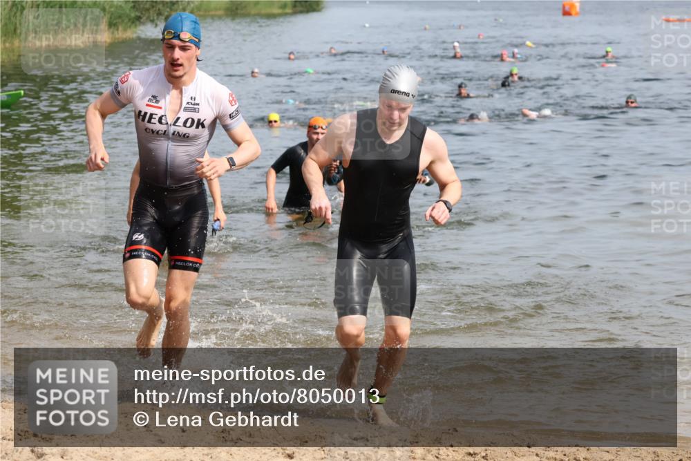 15.06.2025 - 27. Vierlanden-Triathlon Lena Gebhardt http://msf.ph/oto/8050013 15.06.2025 09:56:10 Schwimmen 260, 268, 277, 285, 314, 315, 323, 349, 357 meine-sportfotos.de