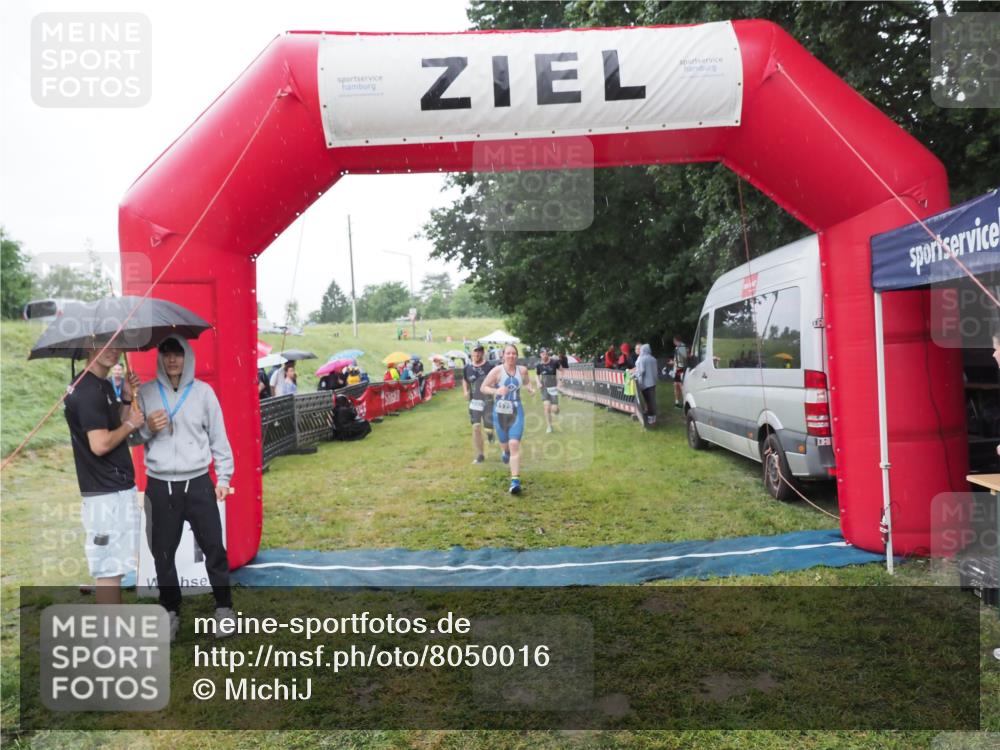 21.06.2025 - 27. Vierlanden-Triathlon MichiJ http://msf.ph/oto/8050016 15.06.2026 14:29:50 Ziel 1175, 1271, 1287, 1295 meine-sportfotos.de