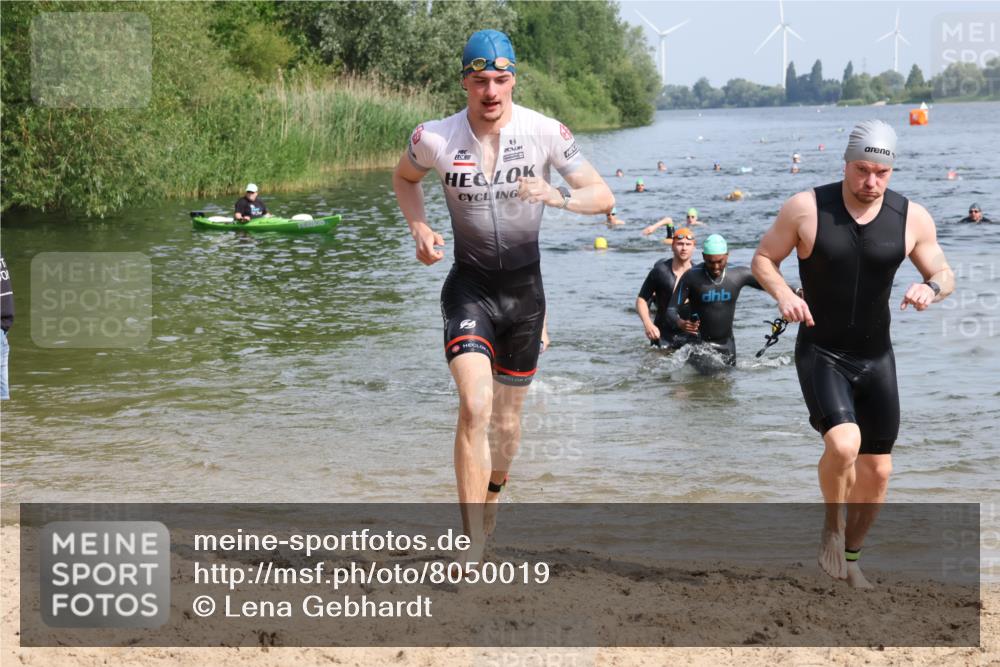 15.06.2025 - 27. Vierlanden-Triathlon Lena Gebhardt http://msf.ph/oto/8050019 15.06.2025 09:56:10 Schwimmen 260, 268, 277, 285, 314, 315, 323, 349, 357 meine-sportfotos.de