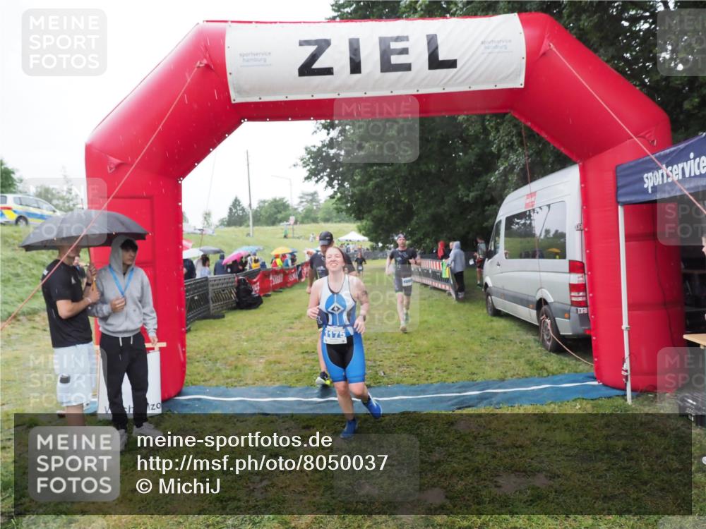 21.06.2025 - 27. Vierlanden-Triathlon MichiJ http://msf.ph/oto/8050037 15.06.2026 14:29:52 Ziel 1175, 1271, 1287, 1295 meine-sportfotos.de