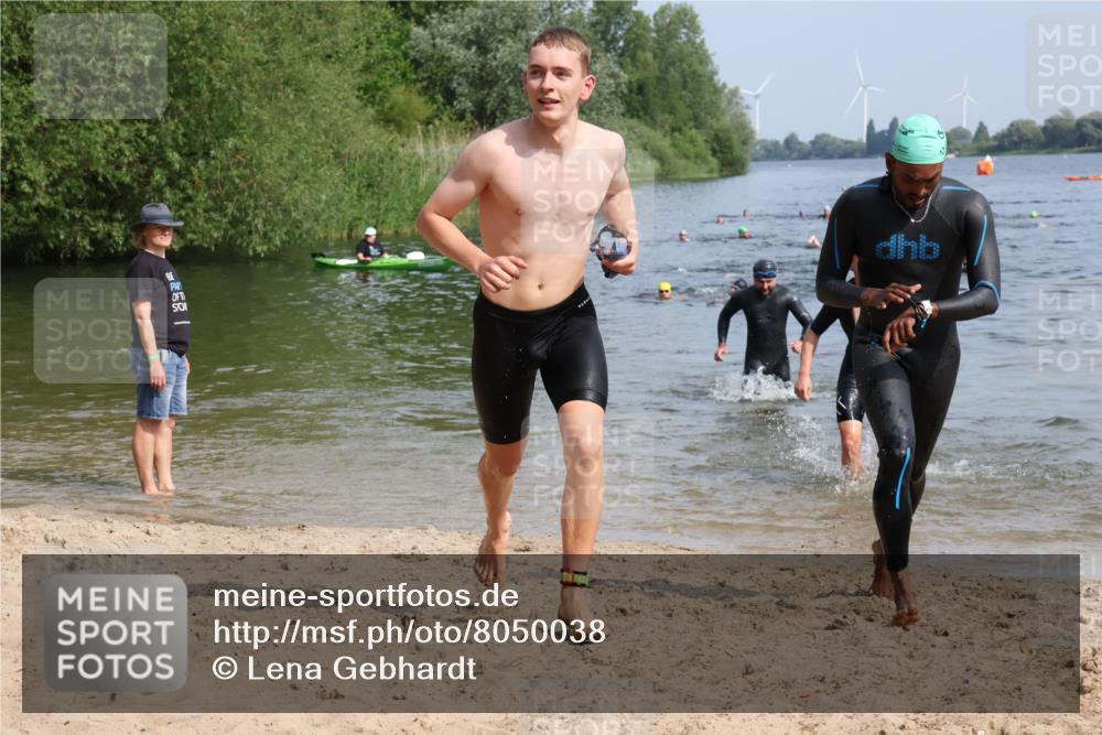 15.06.2025 - 27. Vierlanden-Triathlon Lena Gebhardt http://msf.ph/oto/8050038 15.06.2025 09:56:16 Schwimmen 260, 277, 285, 314, 315, 323, 349, 357, 438 meine-sportfotos.de