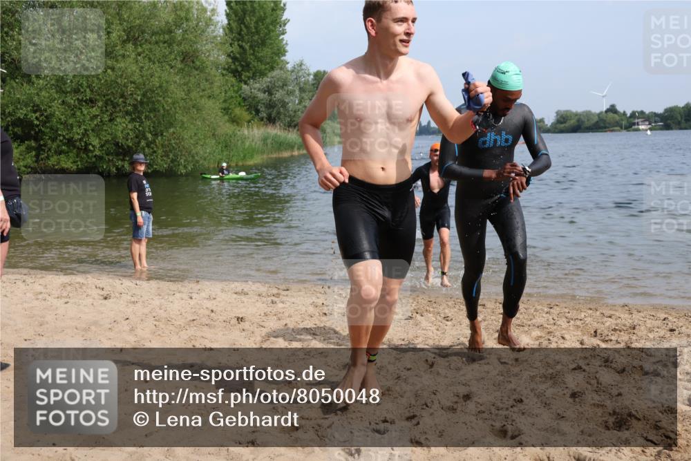 15.06.2025 - 27. Vierlanden-Triathlon Lena Gebhardt http://msf.ph/oto/8050048 15.06.2025 09:56:17 Schwimmen 260, 277, 285, 314, 315, 323, 349, 357, 438 meine-sportfotos.de
