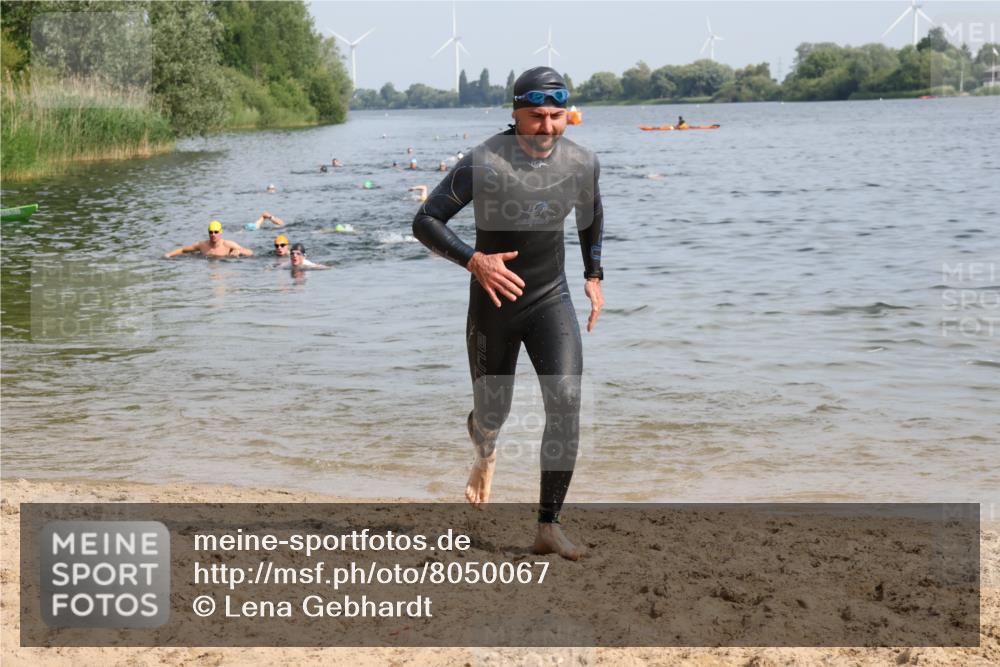 15.06.2025 - 27. Vierlanden-Triathlon Lena Gebhardt http://msf.ph/oto/8050067 15.06.2025 09:56:20 Schwimmen 260, 314, 315, 323, 349, 438 meine-sportfotos.de