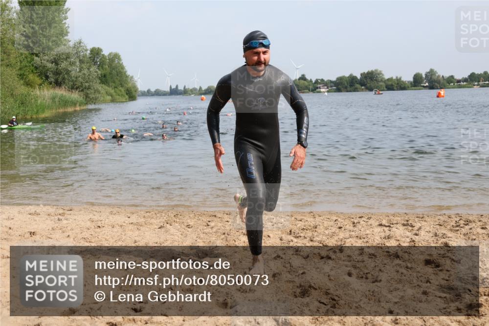 15.06.2025 - 27. Vierlanden-Triathlon Lena Gebhardt http://msf.ph/oto/8050073 15.06.2025 09:56:21 Schwimmen 260, 314, 315, 323, 349, 438 meine-sportfotos.de