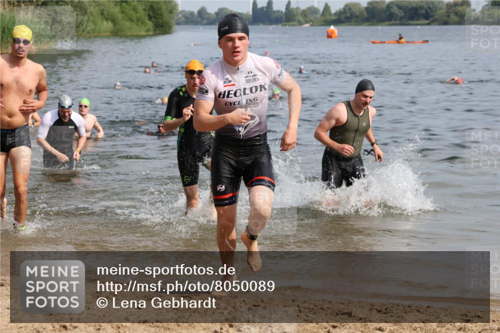 15.06.2025 - 27. Vierlanden-Triathlon Lena Gebhardt http://msf.ph/oto/8050089 15.06.2025 09:56:34 Schwimmen 254, 276, 286, 320, 341 meine-sportfotos.de